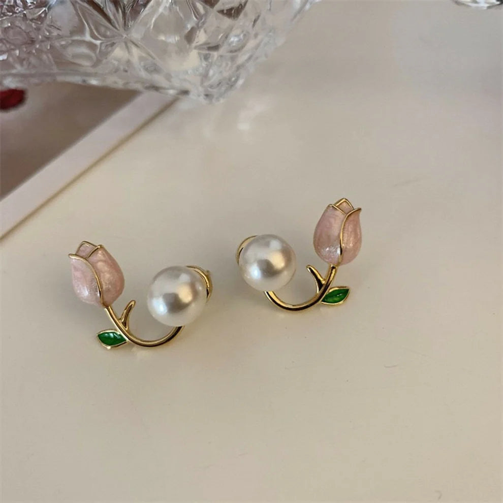 Elegant Tulip Pearl Earrings – Delicate Gold Floral Studs for Timeless Style