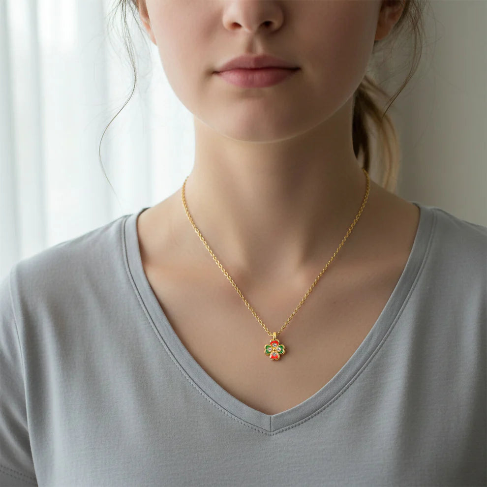 Elegant Crystal Blossom Necklace – Delicate Gold Floral Pendant