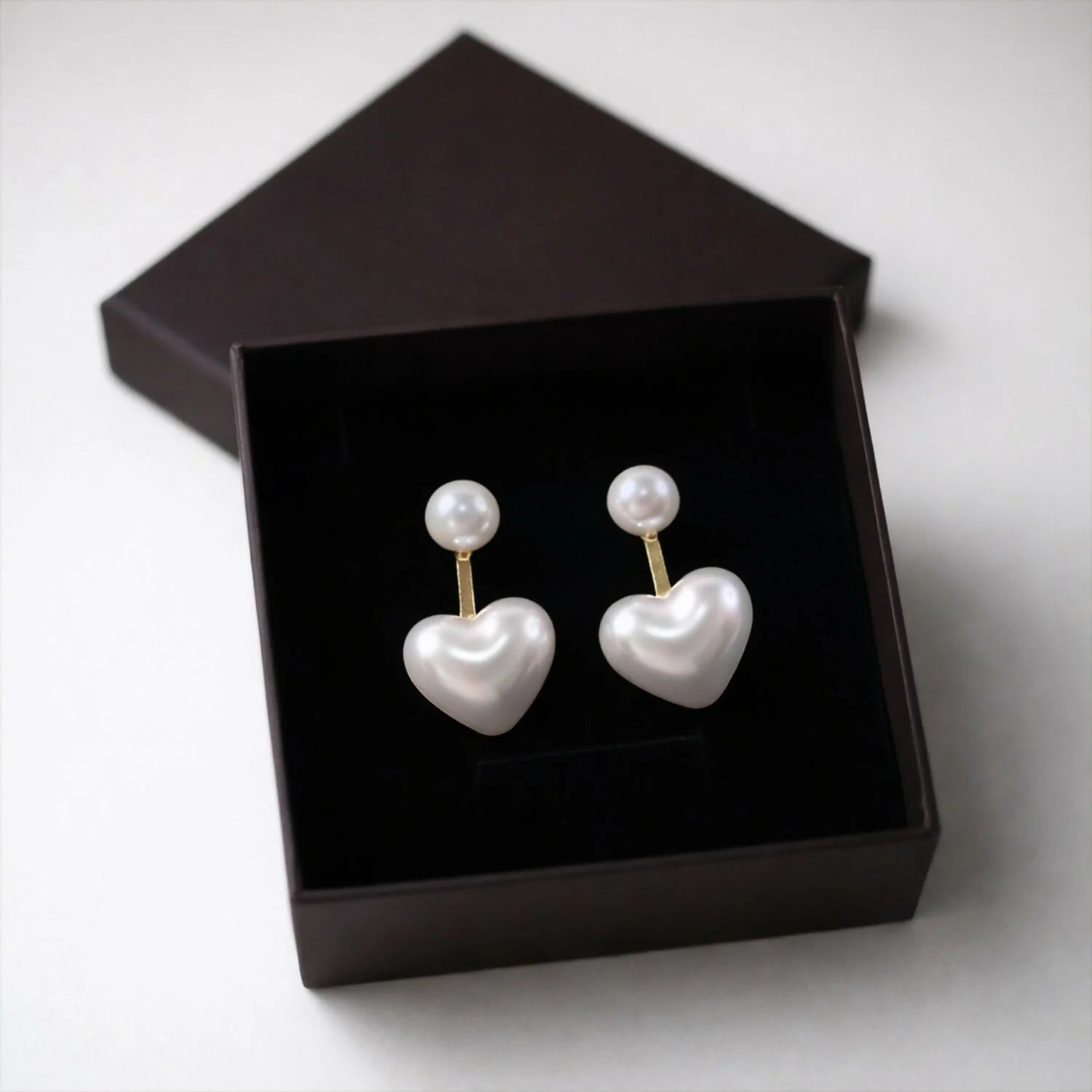 Elegant Pearl Heart Stud Earrings – Gold-Tone Minimalist Jewelry