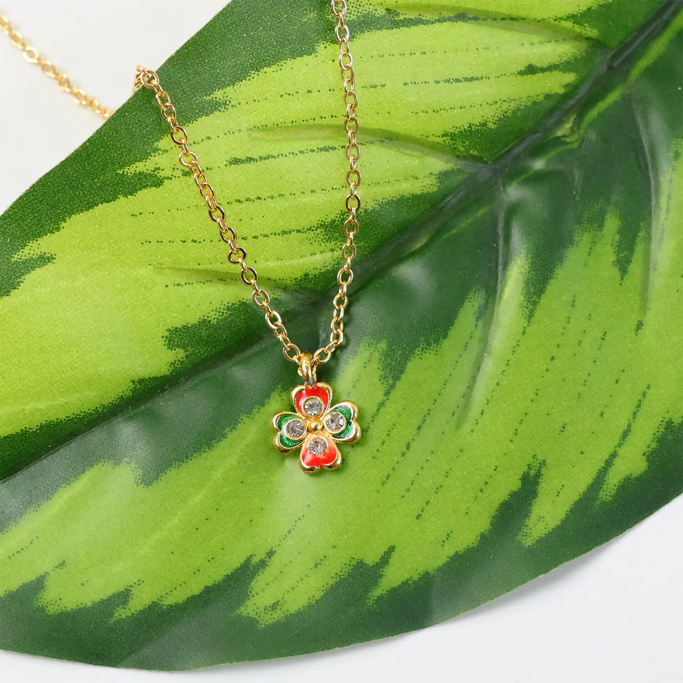 Elegant Crystal Blossom Necklace – Delicate Gold Floral Pendant
