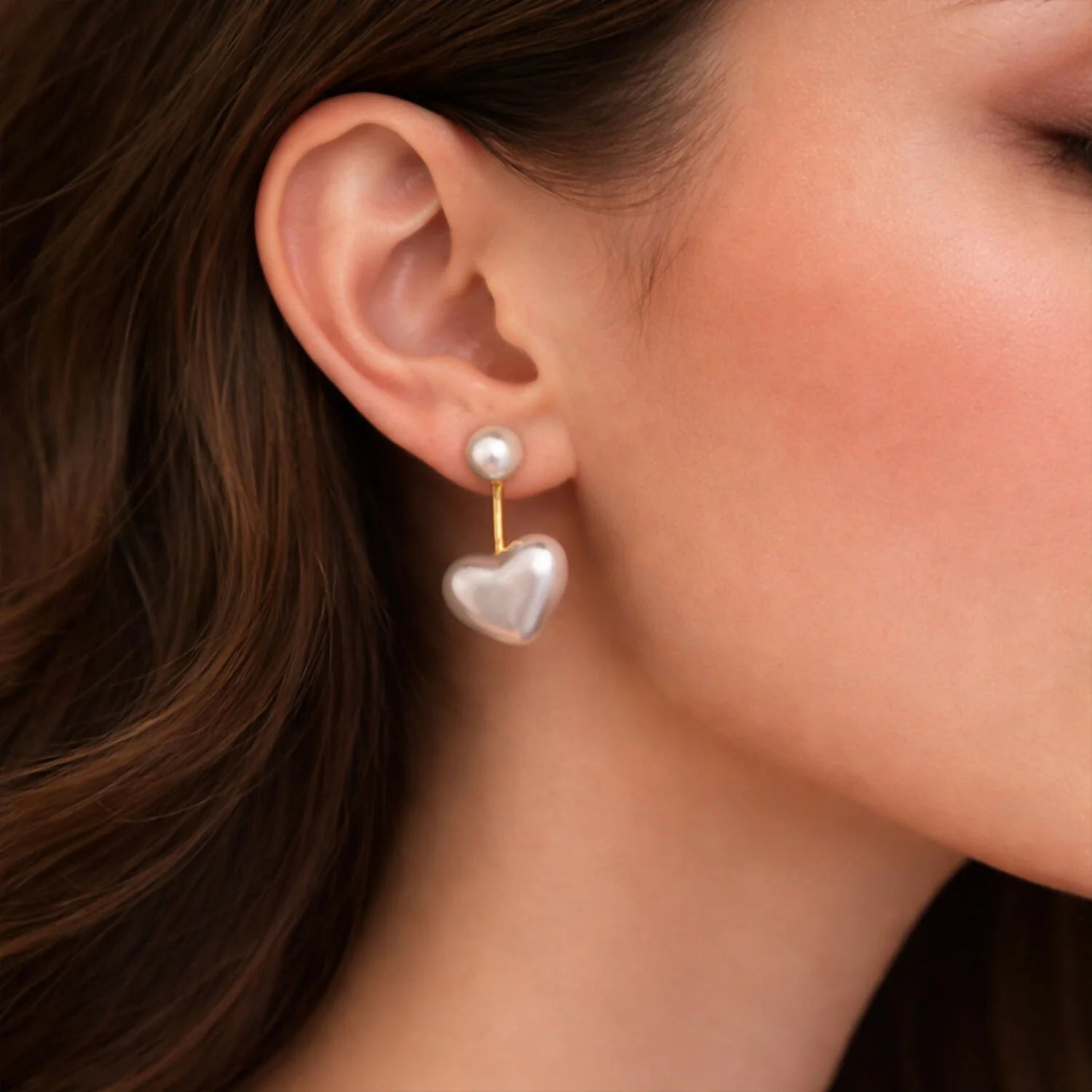 Elegant Pearl Heart Stud Earrings – Gold-Tone Minimalist Jewelry