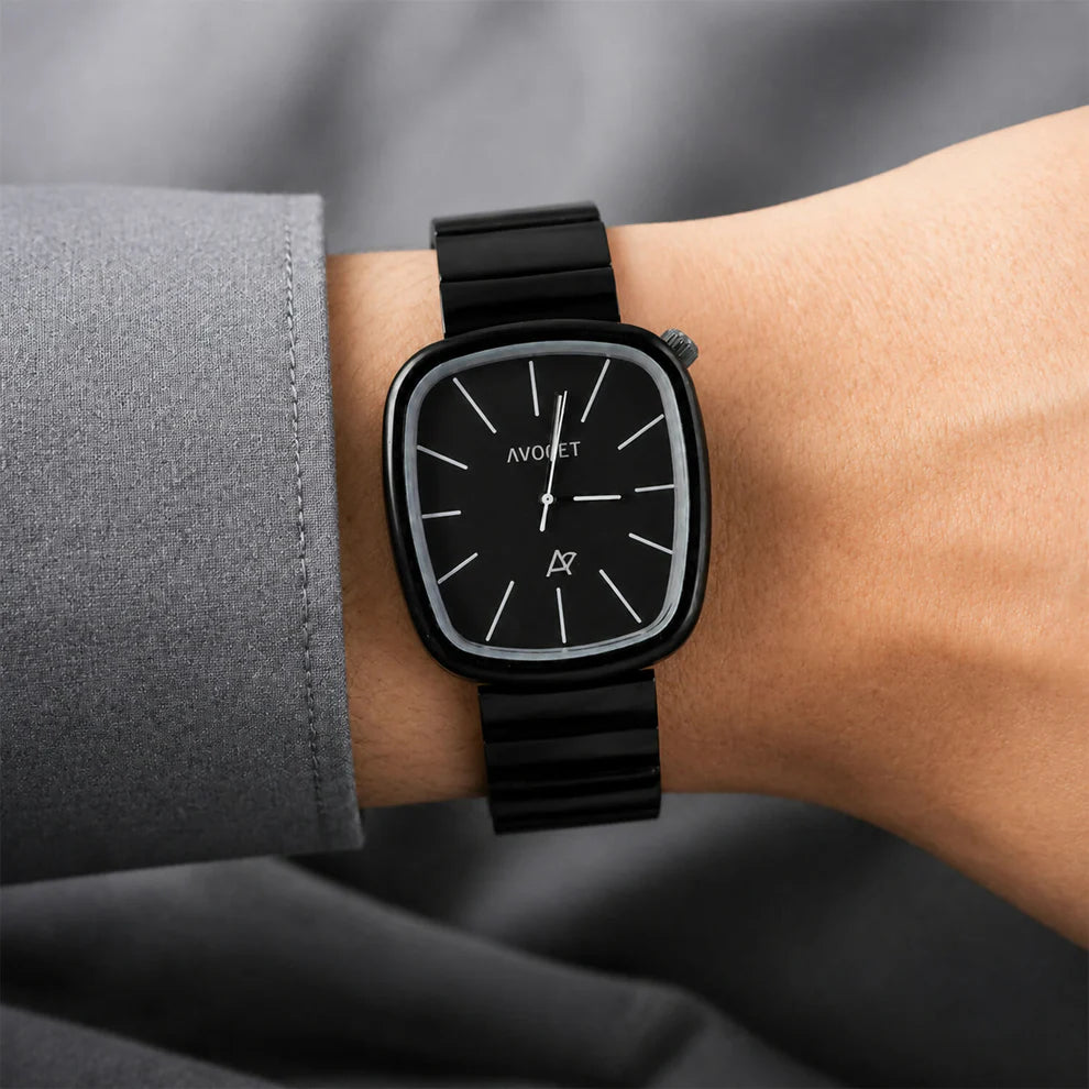 Midnight Edge – Minimalist Black Square Watch