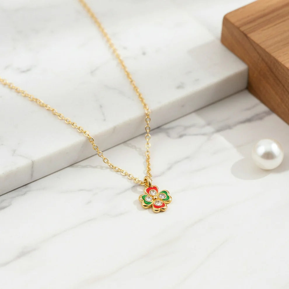 Elegant Crystal Blossom Necklace – Delicate Gold Floral Pendant
